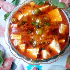 A picture of Matar paneer.