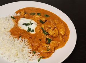 Hình của món Butter chicken (gà sốt bơ kiểu Ấn).