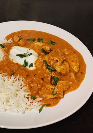Hình của món Butter chicken (gà sốt bơ kiểu Ấn).