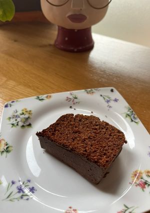 A picture of Dates cake 160 kcal per piece.