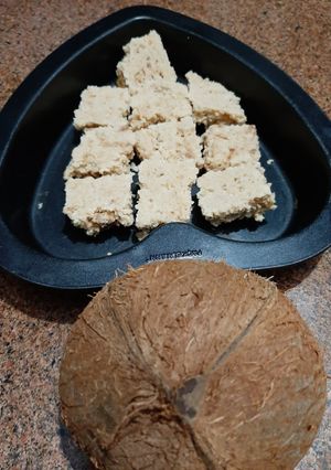 নারকেল তক্তি(narkel takti recipe in bengali) রেসিপির প্রধান ছবি