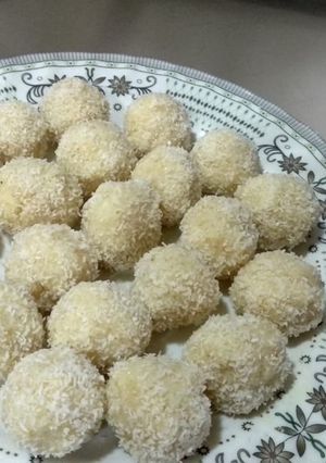 A picture of Coconut laddu.