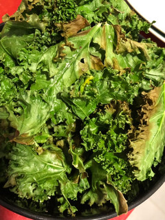 Una foto de Chips de kale
