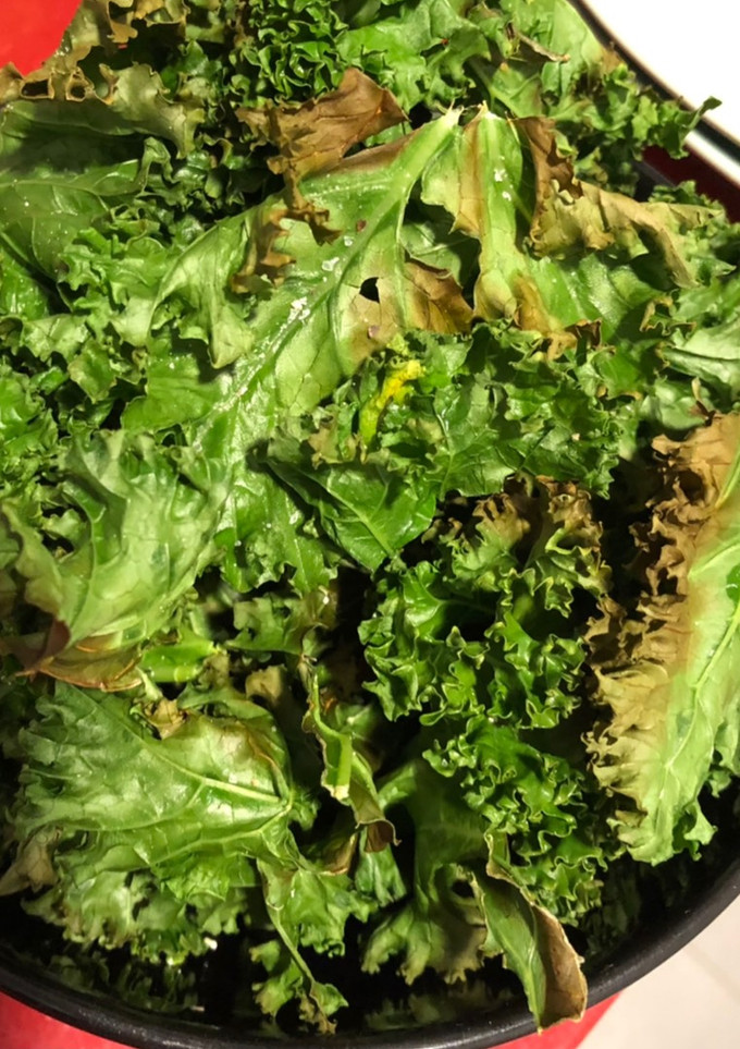 Una foto de Chips de kale