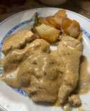 Pechuga de pollo en salsa con patatas a lo pobre