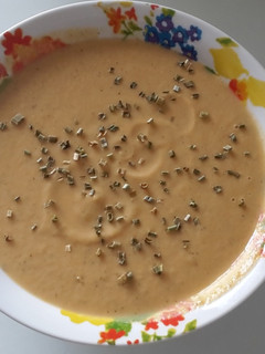 Una foto de Crema de calabacín con langostinos