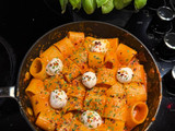 Spicy mozzarella rigatoni 🍝