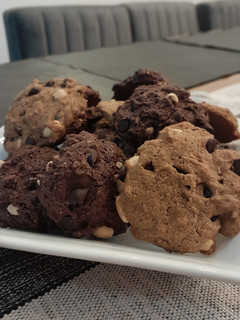 Una foto de Cookies con chips de chocolate y maní
