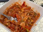 Una foto de lasagna con fideos