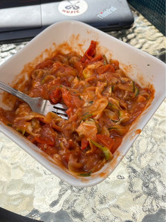 Una foto de Fideos de zapallo italiano con queso y sabor a lasaña🥒🍝🧀
