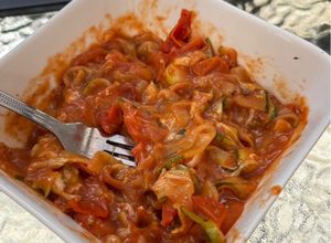 Una foto de Fideos de zapallo italiano con queso y sabor a lasaña🥒🍝🧀