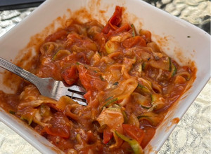 Una foto de Fideos de zapallo italiano con queso y sabor a lasaña🥒🍝🧀
