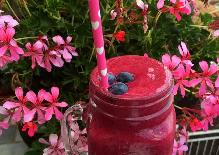 Smoothie de frutos rojos y plátano