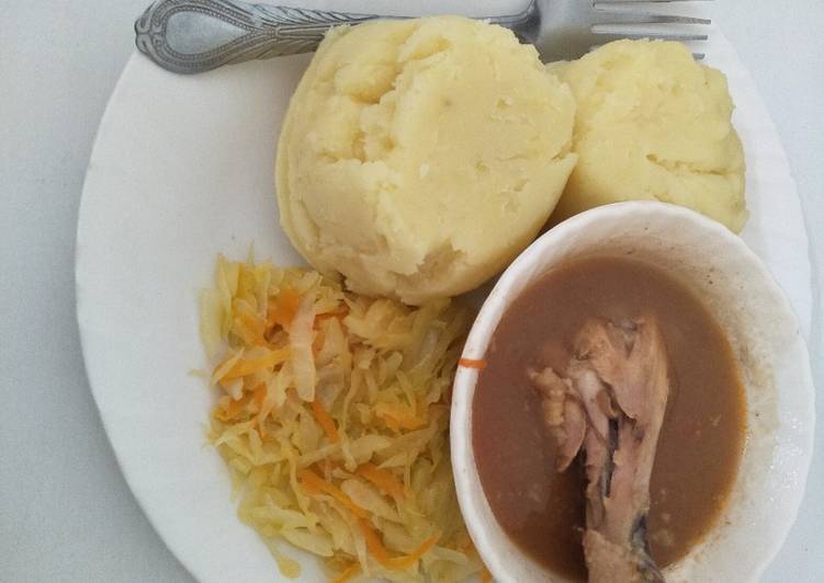 Mashed potatoes with stewed chicken and cabbage