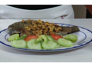 Una foto de Mojarra al ajillo