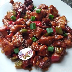 A picture of Sweet and sour chicken sauce.