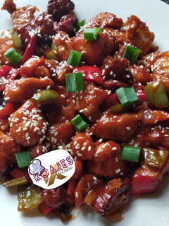 A picture of Sweet and sour chicken sauce.