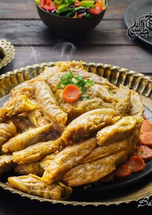 A picture of Stuffed_cabbage_in_olive_oil_pomegranate_sauce.