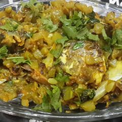 A picture of Macher matha diye lau ghonto(Bengali bottlegourd with fish head).