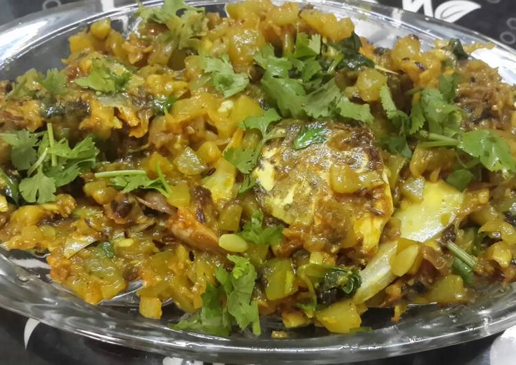 Recipe of Perfect Macher matha diye lau ghonto(Bengali bottlegourd with fish head)