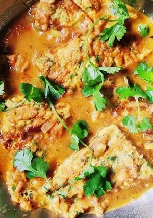 A picture of Palak Omelette curry.