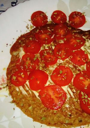 Una foto de Panqueques de porotos Mung, con mayonesa y 🍅 Cherry... 💜👌
