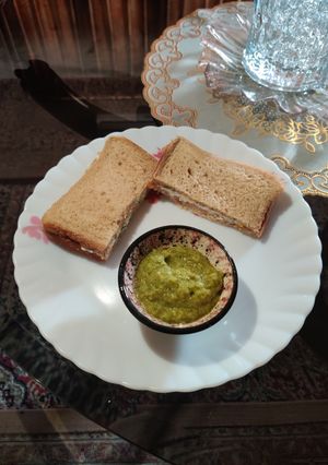 A picture of HUNG CURD Vegetable SANDWICH.