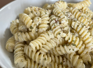 A picture of Lebanese style pasta with yogurt and garlic sauce.