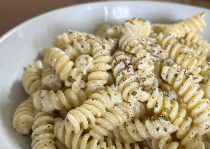 Lebanese style pasta with yogurt and garlic sauce Recipe by Linda L ...