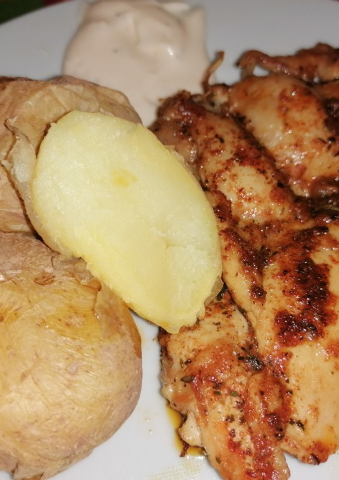 Una foto de Churrasco de pollo al ajoperejil y un toque moruno