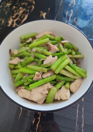 รูปของ ผัดหน่อไม้ฝรั่งใส่อกไก่
