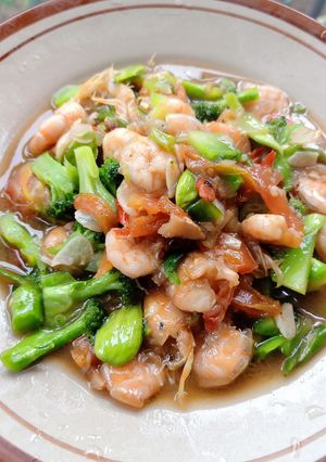 Foto resep Udang Saus Tiram Campur Brokoli + Pete