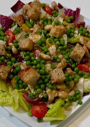 Foto di Caesar Salad con pisellini