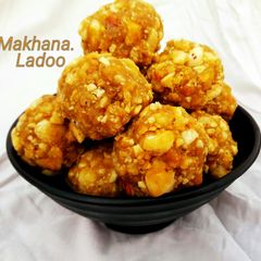 A picture of Makhana ladoo.