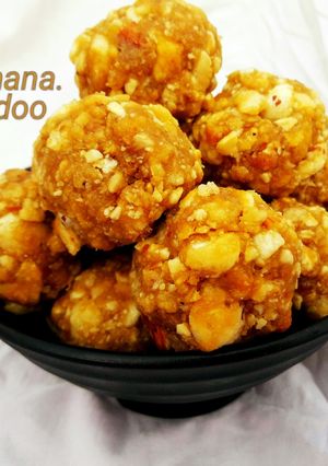 A picture of Makhana ladoo.