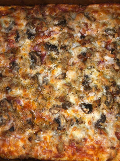 A picture of Delicious pizza 🍕.
