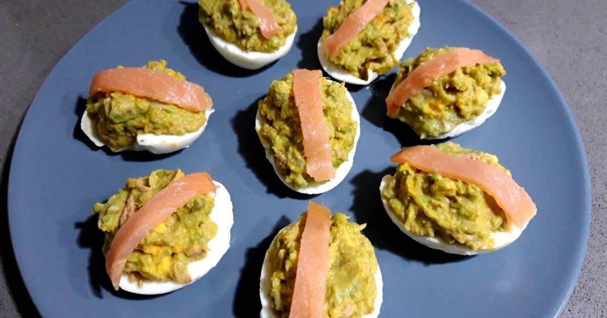 Huevos rellenos de crema de salmón ahumado