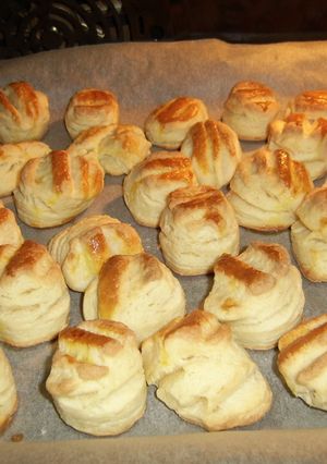 Hajtogatott (hidegen kelt) zsíros pogácsa recept fotója