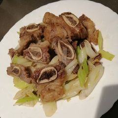 A picture of Stir fry Beef with Leeks.