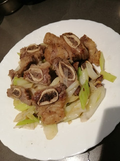 A picture of Stir fry Beef with Leeks.