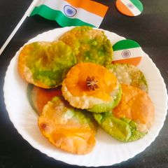 Tri colour poori 😋 Healthy palak😋paneer, carrot 🇨🇮Puri 🇨🇮 A picture of Tri colour poori 😋 Healthy palak😋paneer, carrot 🇨🇮Puri 🇨🇮.
