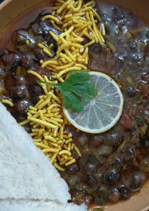 ટોઠા (Totha Recipe In Gujarati) રેસીપી મુખ્ય ફોટો