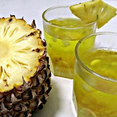Pineapple pieces syrup A picture of Pineapple pieces syrup.