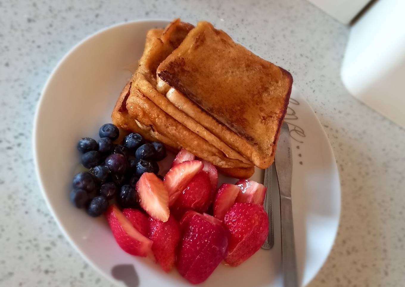 French toast with berries and honey