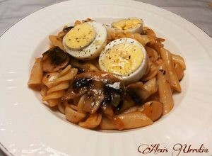 Foto principal de Surtido de pastas encebolladas con champiñones
