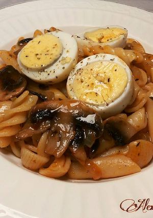Una foto de Surtido de pastas encebolladas con champiñones