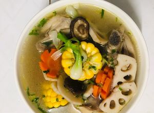 Hình của món Canh gà hầm củ sen.