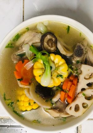 Hình của món Canh gà hầm củ sen.