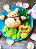 Cơm bento: Totoro đáng yêu (cải thìa xào tôm)