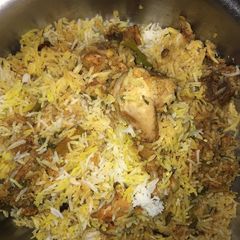 A picture of Chicken biryani.